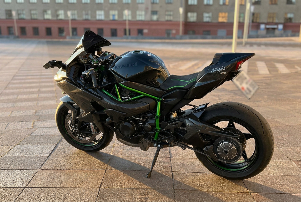 Kawasaki Ninja H2 sport motorcycle in India — 200 PS engine, 15-18 kmpl mileage and on-road price around ₹34,50,000