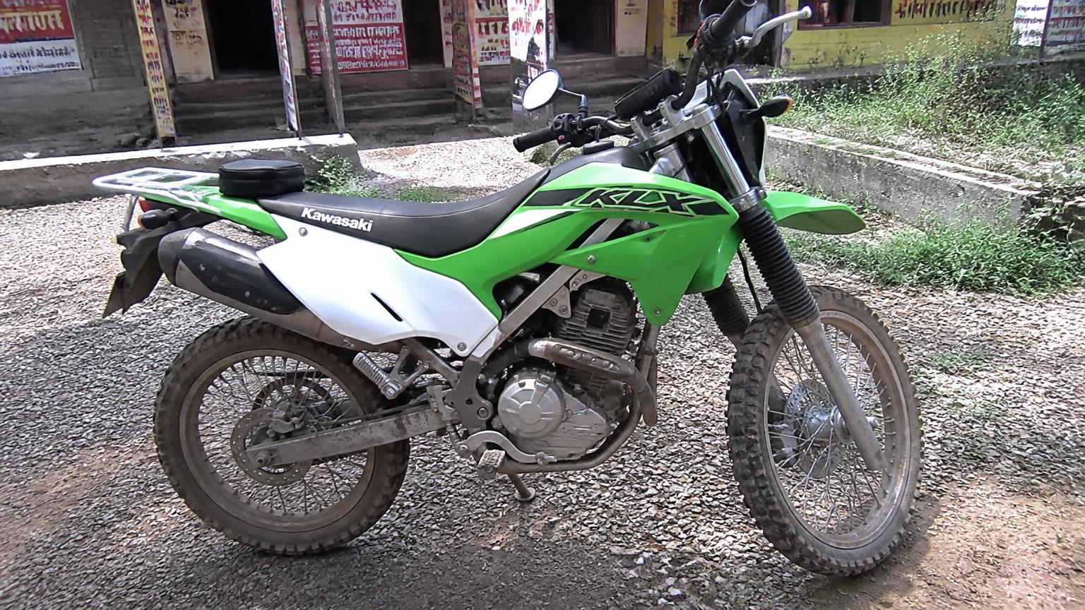 Kawasaki KLX 230 mountain trail motorcycle in India — 18.9 PS engine, 32-36 kmpl mileage and on-road price around ₹3,92,000