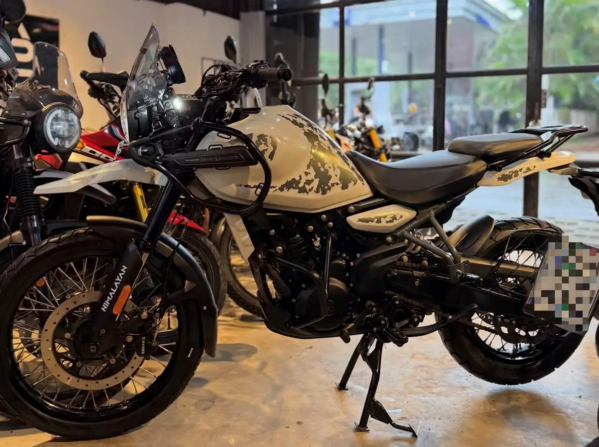 Royal Enfield Himalayan 450 adventure motorcycle in India — 40 PS engine, 28-32 kmpl mileage and on-road price around ₹3,52,000