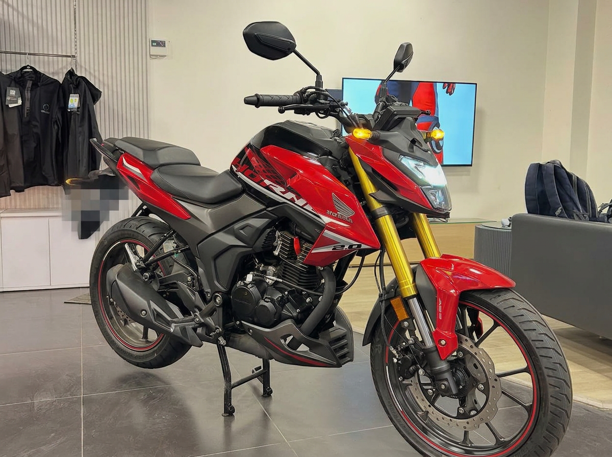 Honda Hornet 2.0 naked motorcycle in India — 17.26 PS engine, 42-46 kmpl mileage and on-road price around ₹1,80,000