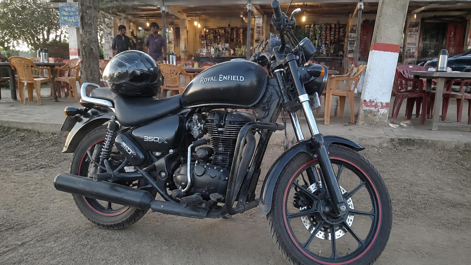 Royal Enfield Thunderbird 350X cruiser motorcycle in India — 19.8 PS engine, 33-37 kmpl mileage and on-road price around ₹1,92,000