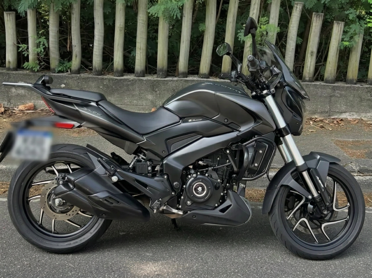 Bajaj Dominar 400 sport tourer motorcycle in India — 40 PS engine, 27-31 kmpl mileage and on-road price around ₹2,76,000