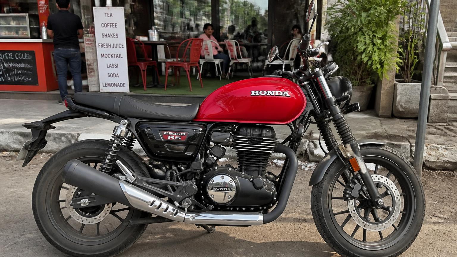 Honda CB350RS modern classic motorcycle in India — 21.1 PS engine, 35-38 kmpl mileage and on-road price around ₹2,46,000